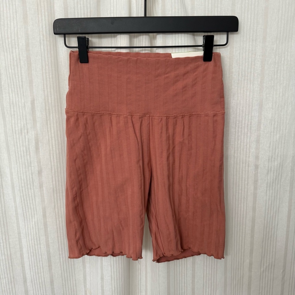 NWT‼️ OFFLINE by Aerie High Rise Ribbed Lettuce Trim Bike Shorts in Dark Salmon
